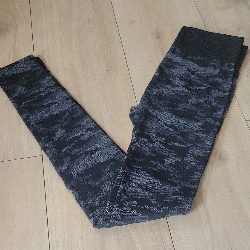 Time and Tru Kids' Camo Leggings - Black and Gray